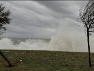 İSTANBUL’DA FIRTINA’NIN ETKİSİNİ HANGİ SEMT’LER HİSSETTİ ?