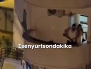 BALKONA İÇ ÇAMAŞIRIYLA ÇIKTI, KOMŞULARI UYARINCA TÜFEKLE GERİ DÖNDÜ!