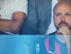 BİLAL ERDOĞAN PROTOKOL TRİBÜNÜNDE MİLAN FORMASIYLA GÖRÜNTÜLENDİ!