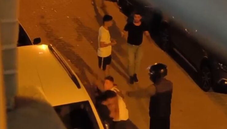 DEHŞET ANLARI! GENCİ KÖŞEYE SIKIŞTIRIP DÖVDÜLER, MOTORUNU GASP ETTİLER!