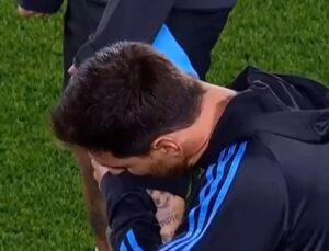 HÜNGÜR HÜNGÜR AĞLADI! MESSİ’DEN DUYGUSAL VEDA!