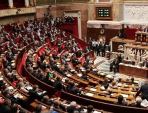 FRANSA’DA HÜKÜMET DÜŞTÜ! KRİZ KAPIDA