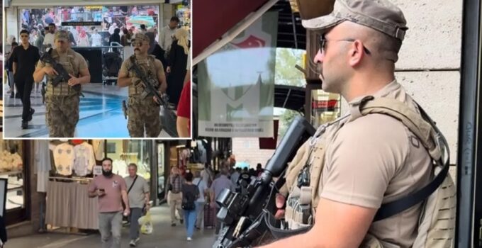 KUYUMCUDAN HARAÇ İSTEDİLER! ÖZEL HAREKAT KAPALIÇARŞI’YI BASTI