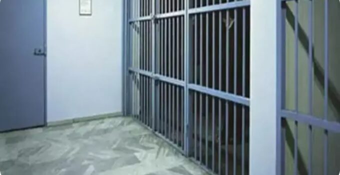 BODRUM’DA UYUŞTURUCU KOKULU HÜCREDE TUTULUYOR!