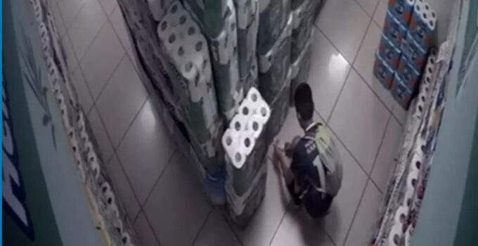 TÜRKİYE’DEN VE BUNU YAPAN 10 YAŞINDAKİ BİR ÇOCUK!