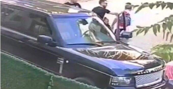 ÇOCUKLARINI OKULA GÖTÜREN BABAYA TOKAT ATTI! HEM SUÇLU HEM GÜÇLÜ! MAGANDA KİM?