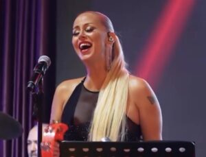 “Pop Müziğin Efsane Sesi Niran Ünsal İstanbul’da Sahne Aldı!”